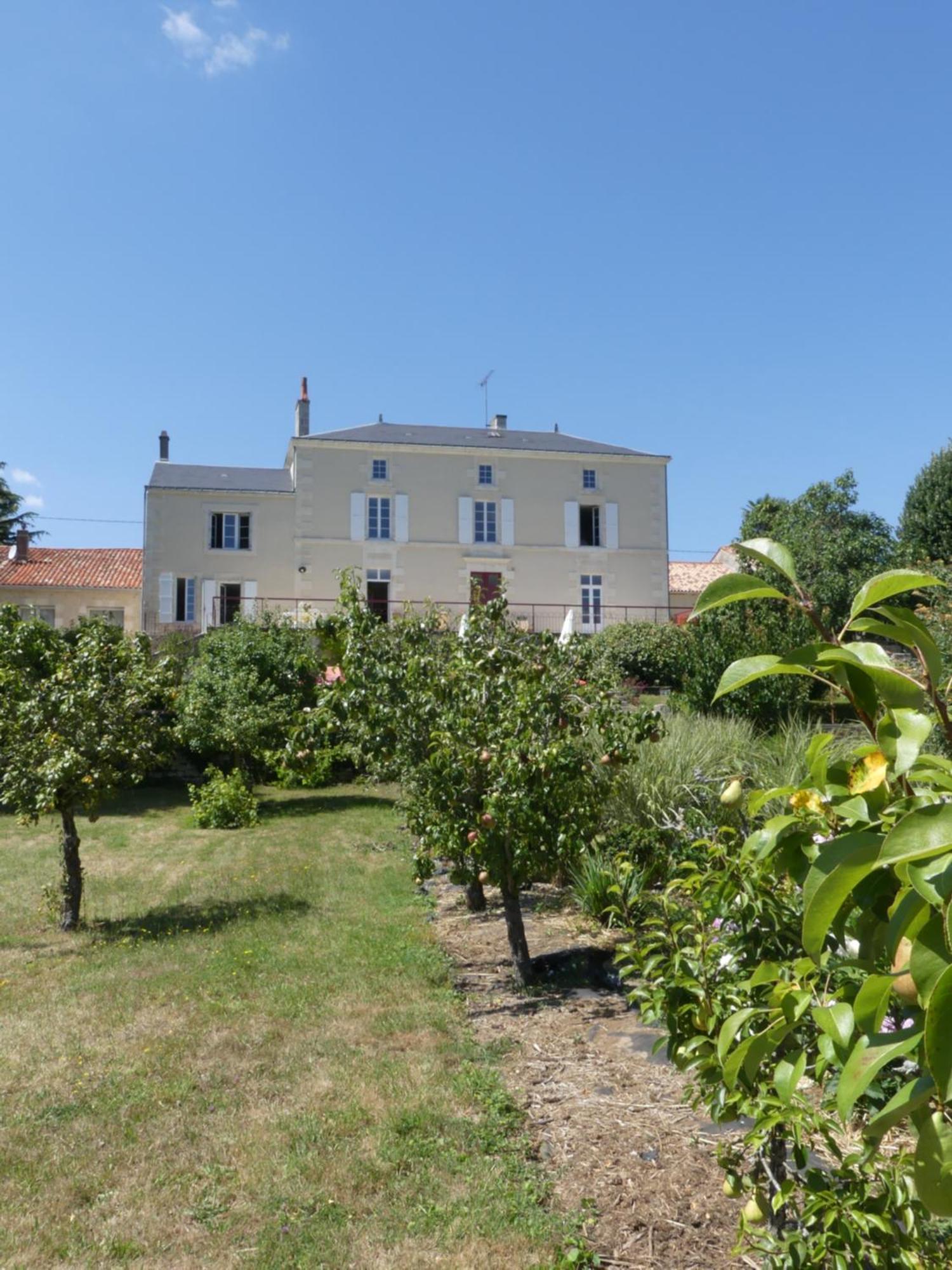 Les Jardins De Xanton Hotel Exterior photo